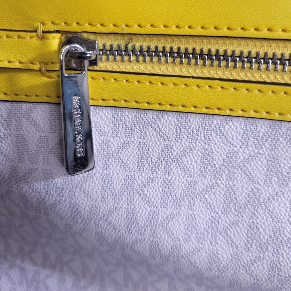 Michael Kors Kenly Large Signature Logo Tape Tote Bag - Picture 3 of 11